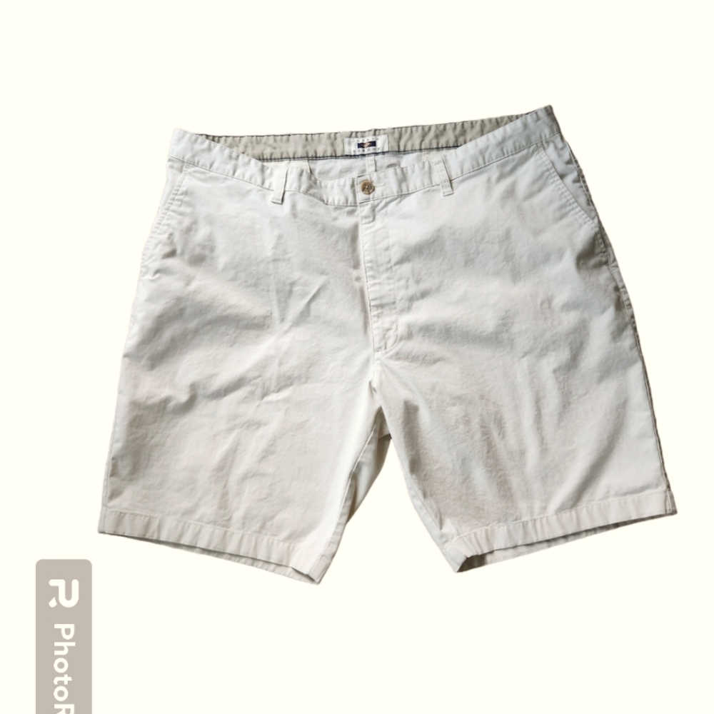 JOSEPH ABBOUD Size 44 cotton/spandex shorts.